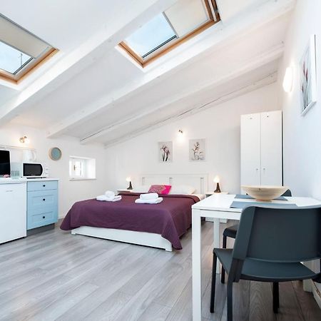 Cozy Garzoto Studios Rovinj Bagian luar foto
