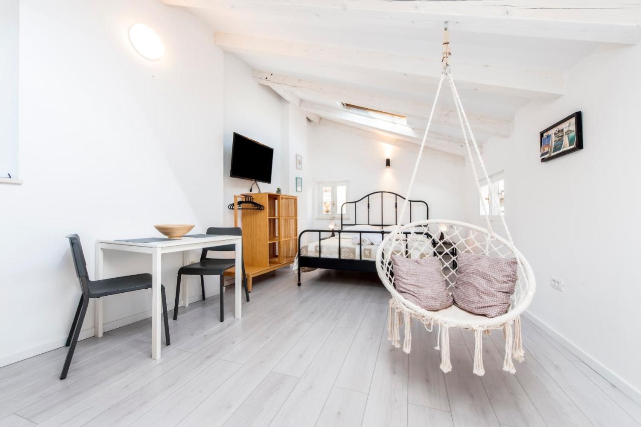 Cozy Garzoto Studios Rovinj Bagian luar foto