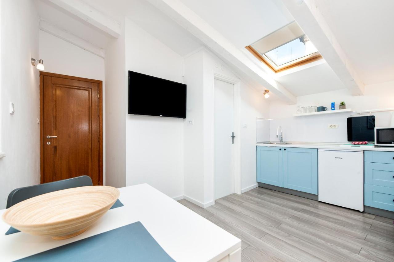 Cozy Garzoto Studios Rovinj Bagian luar foto