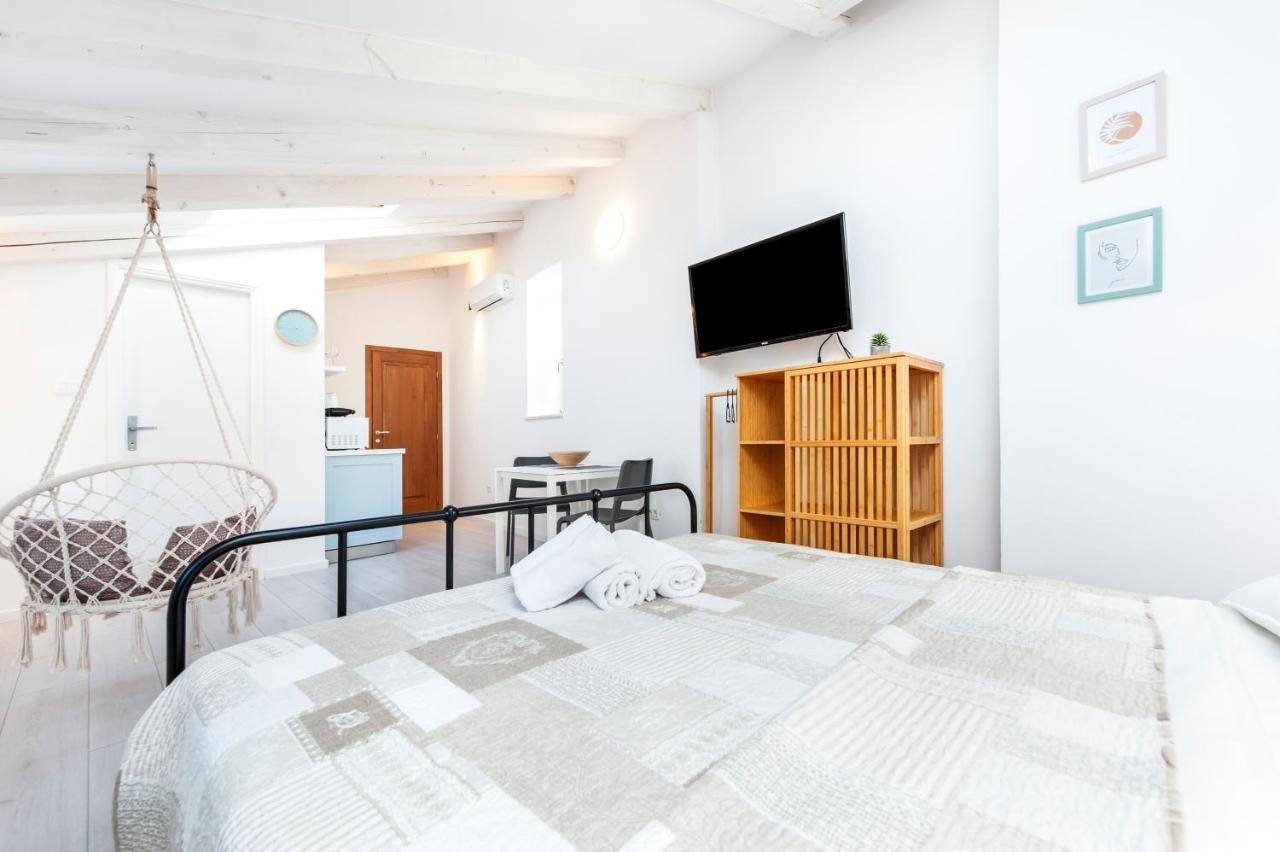 Cozy Garzoto Studios Rovinj Bagian luar foto
