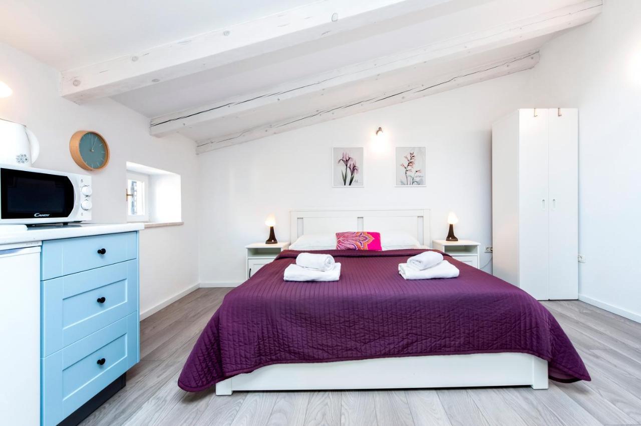 Cozy Garzoto Studios Rovinj Bagian luar foto
